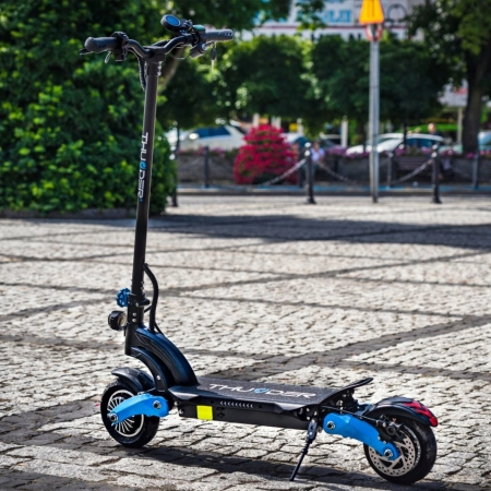 THUNDER FLUX 1000W 48V 10Ah electric scooter